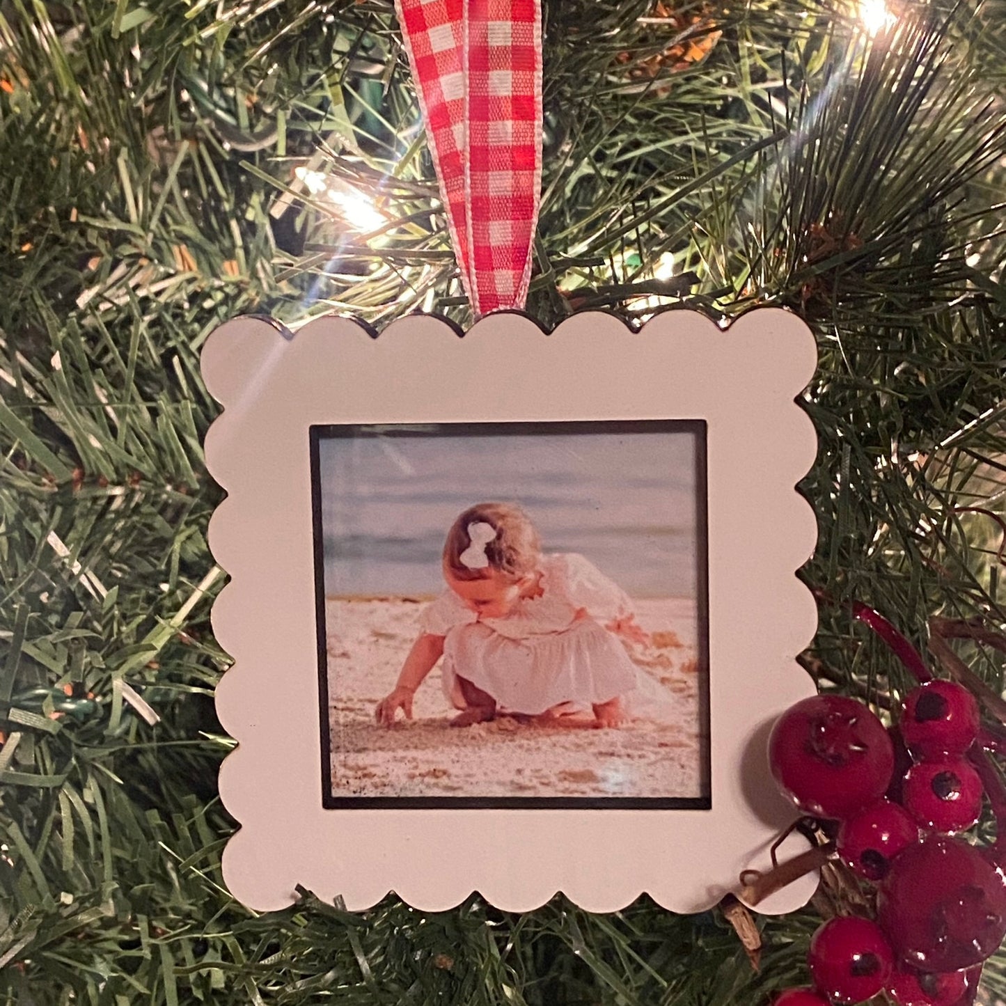 Scalloped Photo Magnet Frame & Ornament Bundle